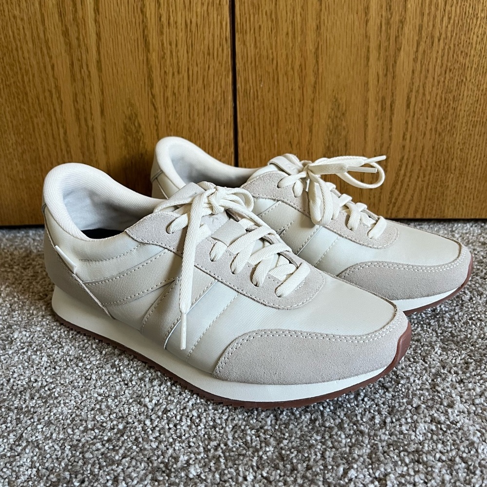 NEW Kizik Milan Sneaker, Size 8
